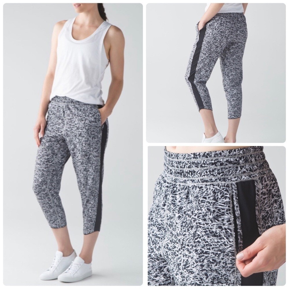Lululemon For Love Crop Womens 6 White Seal Grey Black Ripple Athletic Pants